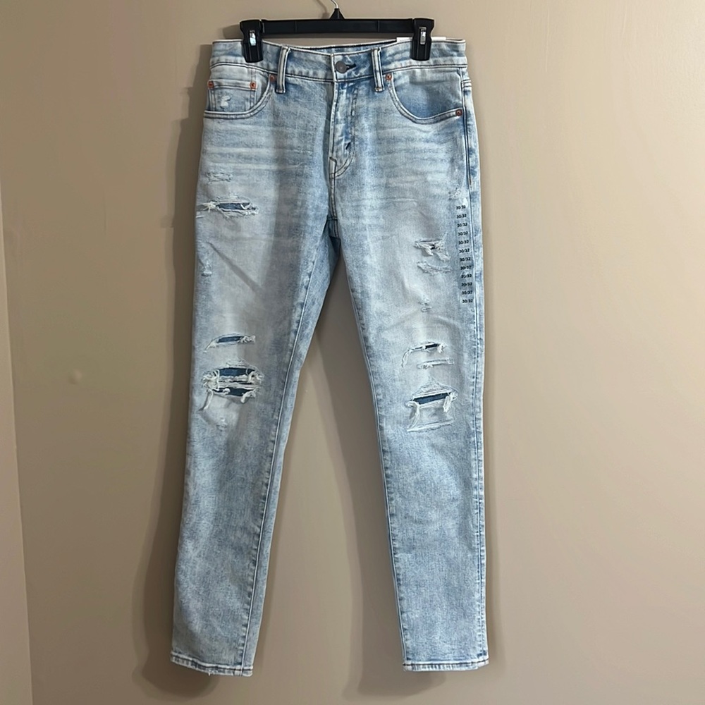 American Eagle Jeans - brand new - ripped look - 30x32